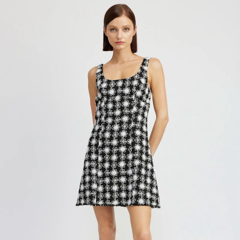 En Saison Elsie fitted mini dress black floral embroidered womens medium new NWT
